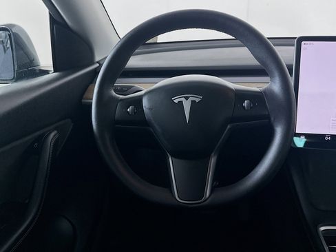 Used 2022 Tesla Model Y Long Range image 17