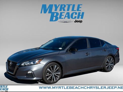 Used 2022 Nissan Altima 2.0 SR image 2