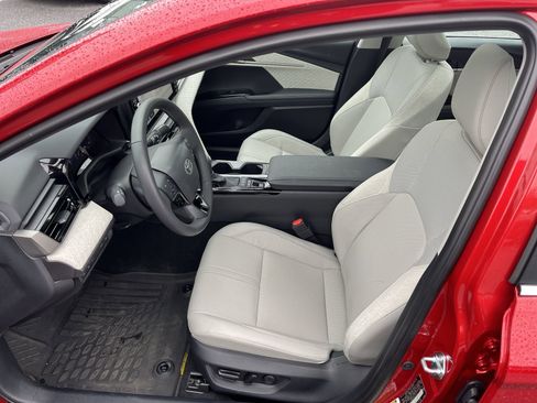 Used 2025 Toyota Camry XLE image 14