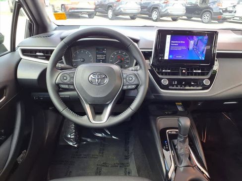 Used 2025 Toyota Corolla SE w/ SE Package image 8