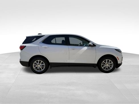 Used 2022 Chevrolet Equinox LT FWD image 2