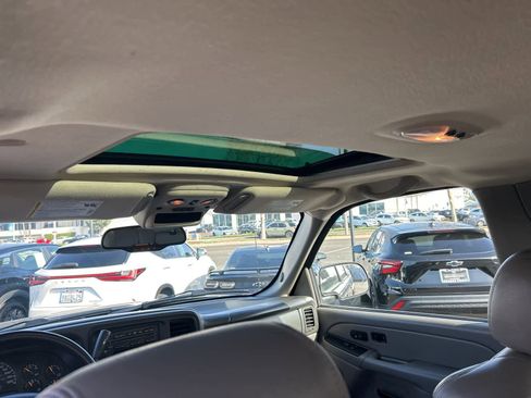 Used 2005 Chevrolet Avalanche Z71 w/ Sun And Sound Package image 38