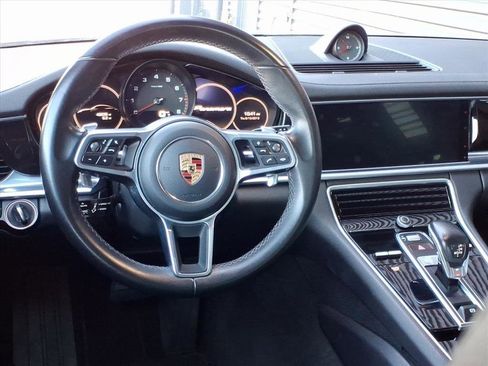 Certified 2019 Porsche Panamera image 4