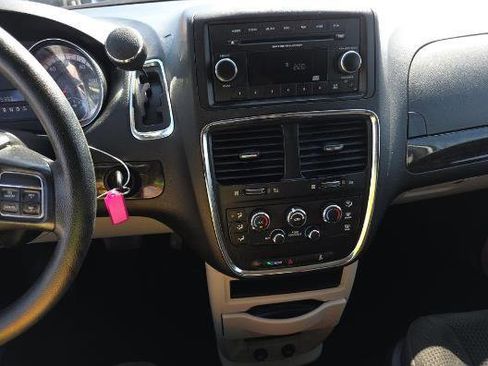 Used 2017 Dodge Grand Caravan SE image 11