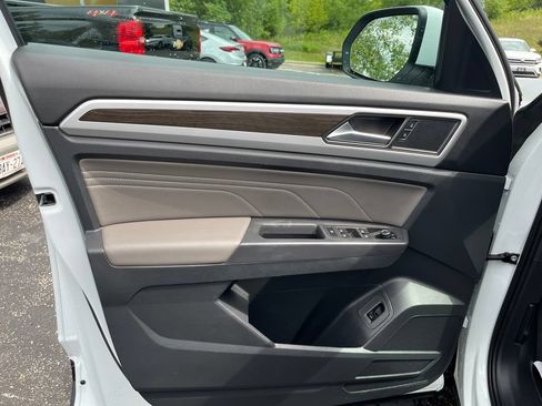 Certified 2023 Volkswagen Atlas SE w/ Panoramic Sunroof Package AWD/4WD image 10
