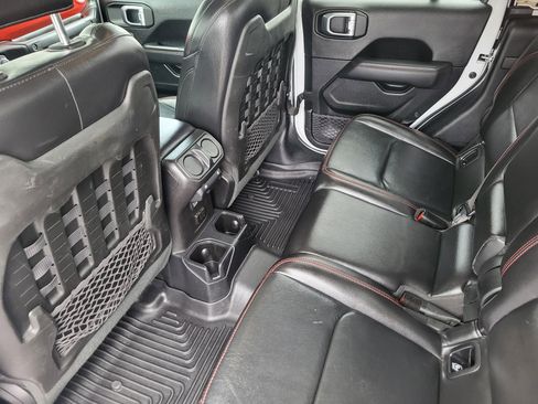 Used 2020 Jeep Gladiator Rubicon w/ Cold Weather Group AWD/4WD image 24
