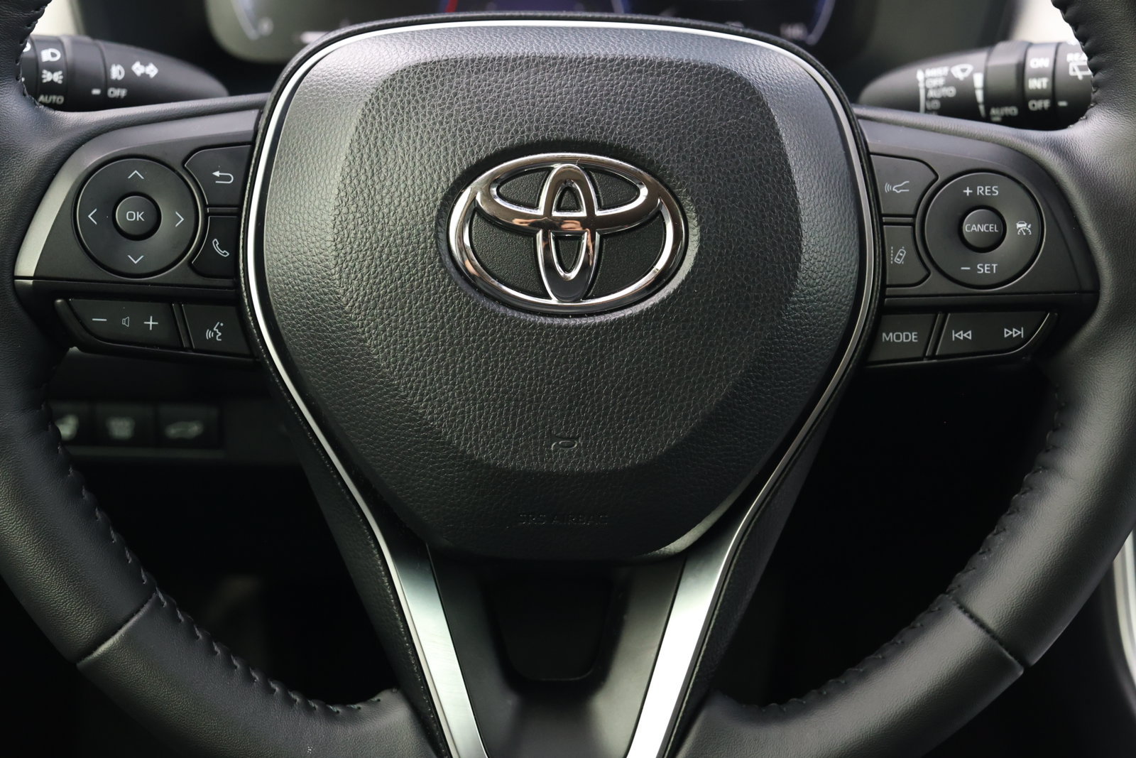 Used 2025 Toyota RAV4 Limited w/ Advanced Technology Package FWD image 19
