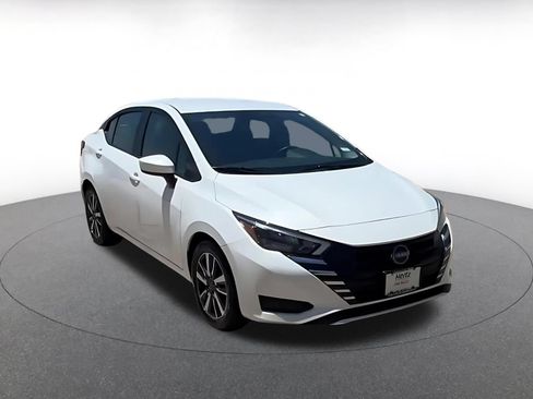 Used 2025 Nissan Versa SV FWD image 3