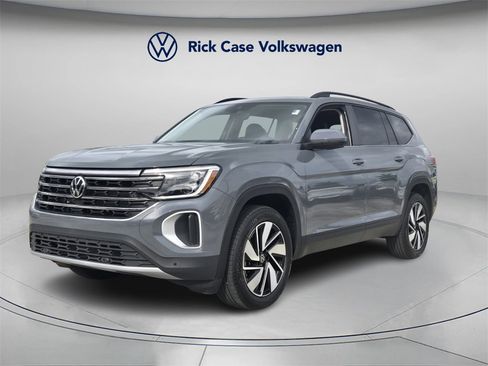 Certified 2025 Volkswagen Atlas SE w/ Panoramic Sunroof Package image 8