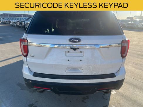 Used 2018 Ford Explorer XLT image 6