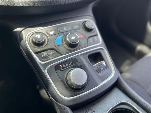 Used 2015 Chrysler 200 Limited w/ Convenience Group FWD image 20