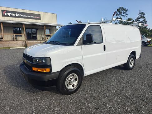 Used 2018 Chevrolet Express 2500 w/ Driver Convenience Package RWD image 1