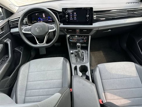 Used 2025 Volkswagen Jetta SE FWD image 27