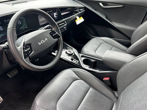 Certified 2024 Kia Niro SX Touring FWD image 7