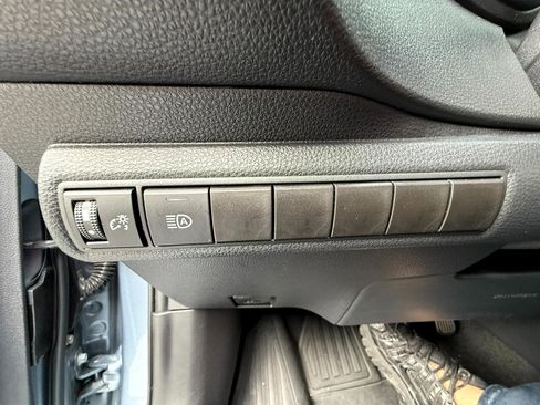 Used 2021 Toyota Corolla LE image 27