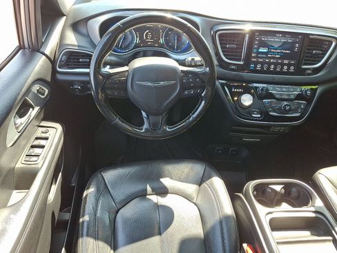 Certified 2020 Chrysler Pacifica Touring-L w/ Advanced Safetytec Group FWD image 12