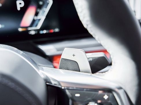 Used 2025 BMW 760i xDrive w/ Premium Package image 64