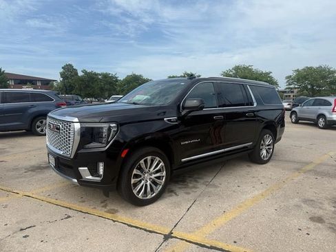 Used 2023 GMC Yukon XL Denali AWD/4WD image 2