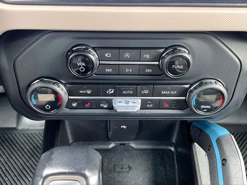 Used 2023 Ford Bronco Wildtrak image 18