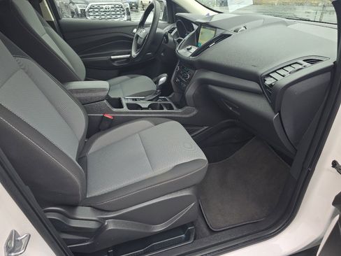 Used 2019 Ford Escape SE image 16