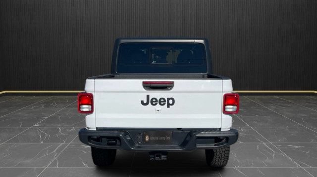 Used 2021 Jeep Gladiator Overland w/ Trailer Tow Package AWD/4WD image 12