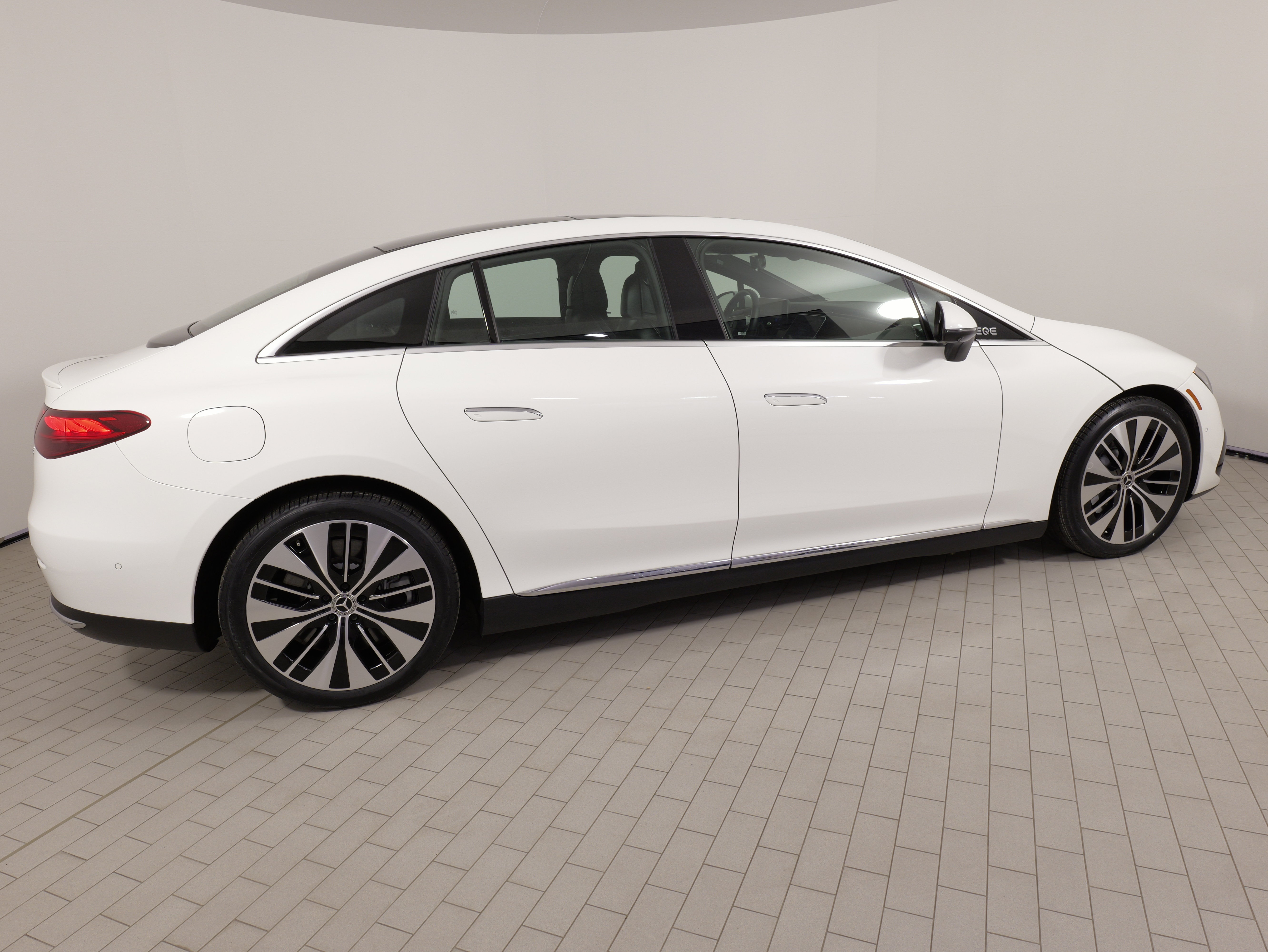 Used 2023 Mercedes-Benz EQE 350+ 4MATIC Sedan w/ Digital Light Package image 10