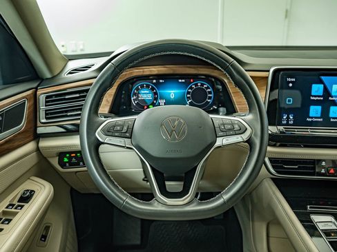 Used 2024 Volkswagen Atlas SE w/ Black Wheel Package FWD image 23