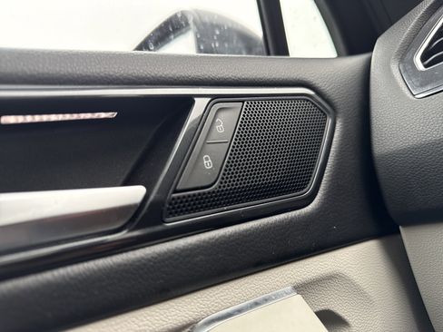 Used 2023 Volkswagen Tiguan SE R-Line image 31