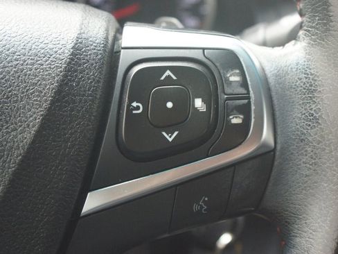 Used 2016 Toyota Camry SE image 9