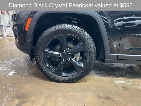 Used 2023 Jeep Grand Cherokee Altitude AWD/4WD image 4