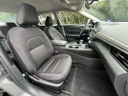 Used 2025 Nissan Altima 2.5 SV FWD image 36