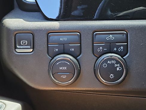 Used 2023 Chevrolet Silverado 1500 LT AWD/4WD image 24