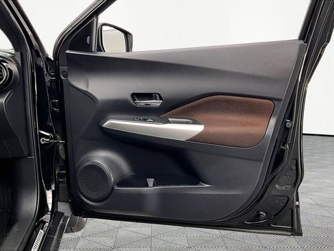Used 2020 Nissan Kicks SR FWD image 24