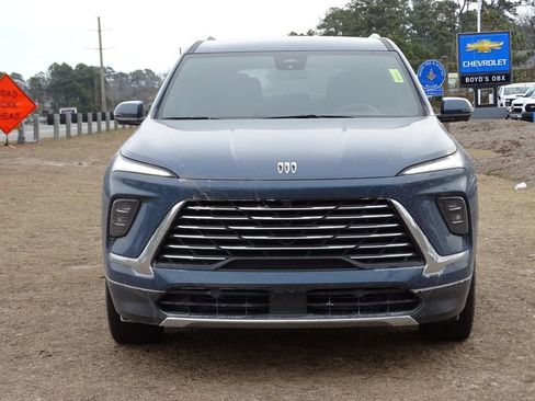 Used 2025 Buick Enclave Preferred image 2