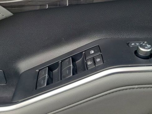 Used 2023 Toyota Highlander Platinum FWD image 17