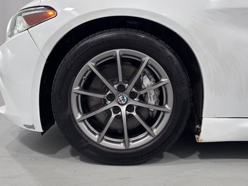 Used 2019 Alfa Romeo Giulia AWD image 30