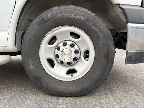 Used 2024 Chevrolet Express 2500 w/ Driver Convenience Package image 21