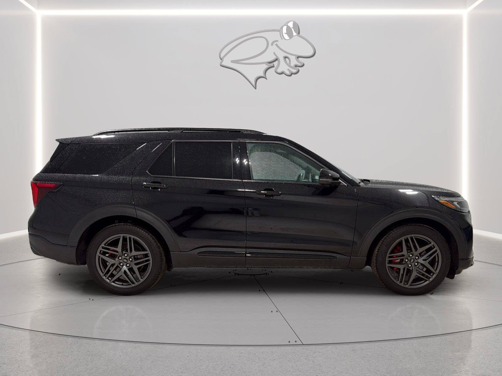 Used 2025 Ford Explorer ST AWD/4WD image 6