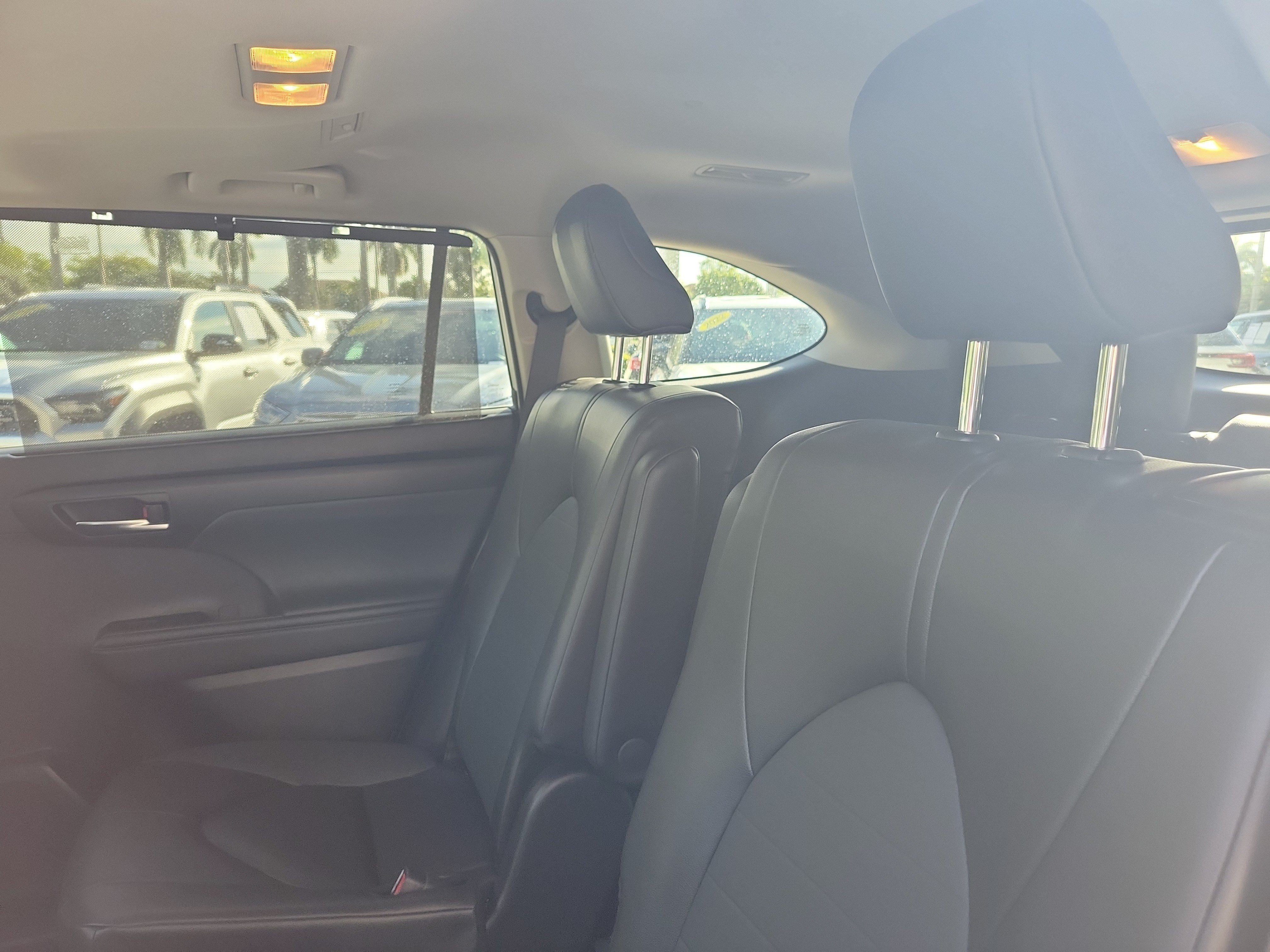 Used 2025 Toyota Highlander XLE FWD image 16