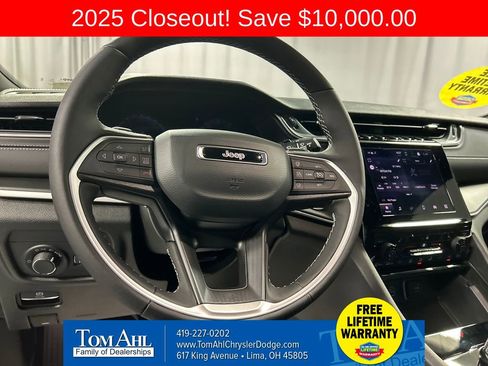 New 2025 Jeep Grand Cherokee Altitude image 13