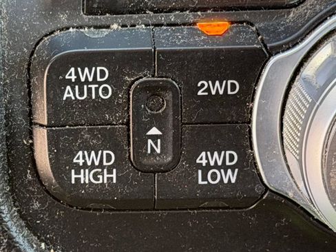 Used 2019 RAM 1500 Laramie AWD/4WD image 16