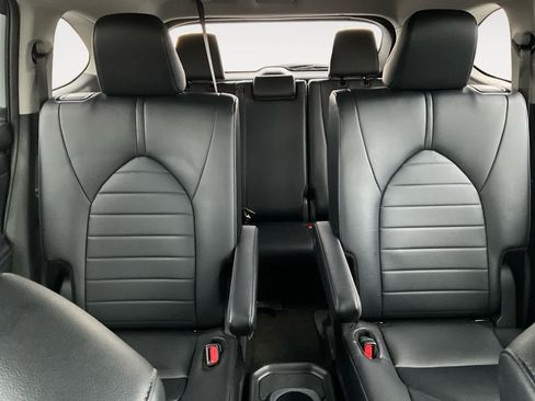 Used 2024 Toyota Highlander XLE image 28