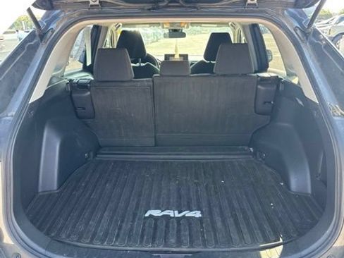 Used 2021 Toyota RAV4 LE FWD image 14