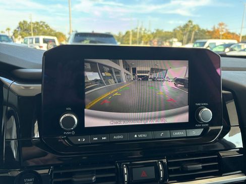 Used 2025 Nissan Pathfinder SV image 17