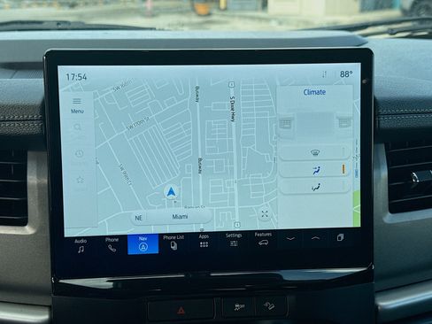 Used 2022 Ford Expedition XLT image 11