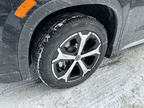 New 2026 Volkswagen Tiguan SE image 2