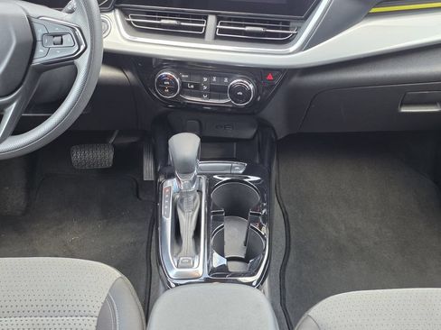 Used 2025 Chevrolet Trax LT FWD image 18
