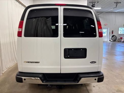 Used 2025 Chevrolet Express 2500 LT w/ LT Preferred Equipment Group RWD image 5