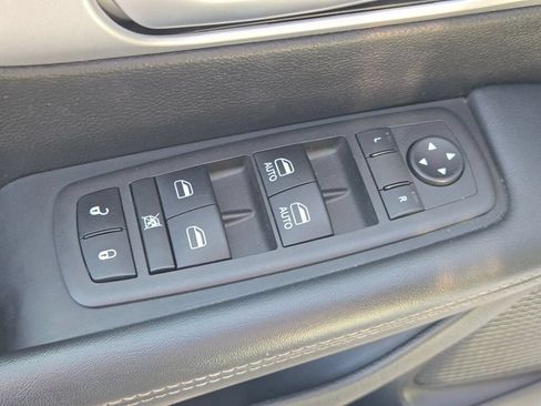 Certified 2024 Chrysler Pacifica Limited FWD image 28