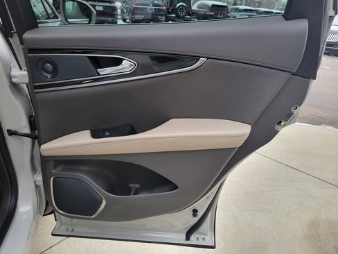 Used 2021 Lincoln Nautilus Reserve image 20